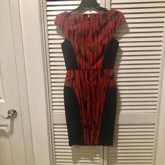 BLACK HALO - REEVE RED AND BLACK SHEATH DRESS - Picture 4 of 5